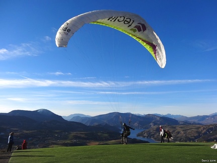 23 - Décollage de parapente à St Vincent les Forts