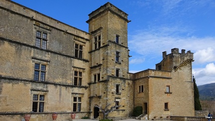15 - Le château de Lourmarin