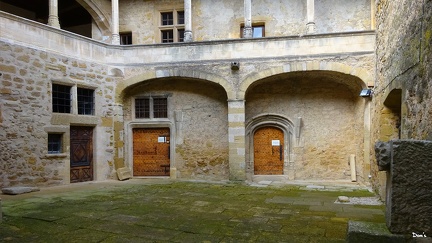 16 - Le château de Lourmarin