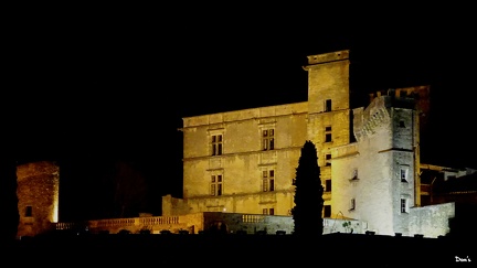 28 - Le château de Lourmarin