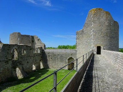 09 - Le château de Yèvre-le-Châtel