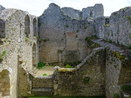 11 - Le château de Yèvre-le-Châtel