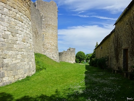 16 - Autour du château