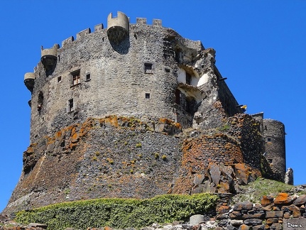 28 - Le château de Murol