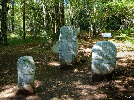 14 - Statues-menhirs du Sidobre (reproduction - période néolithique)