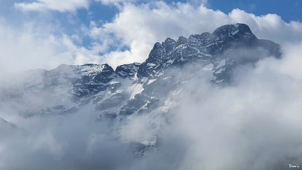 18 - Le Sirac (3441 m) émergeant des nuages