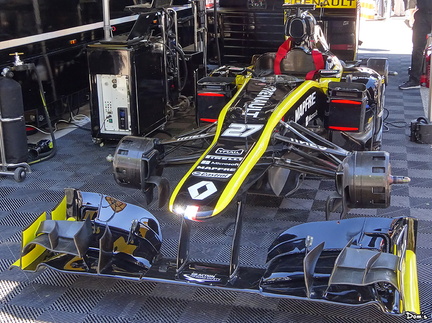 003 - une formule 1 a son stand