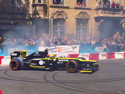 009 - formule 1 devant la mairie