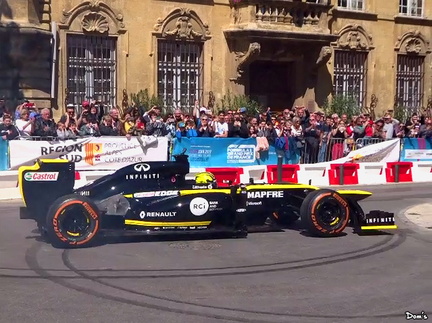 010 - formule 1 devant la mairie