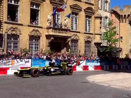 016 - une formule 1 devant la mairie de salon